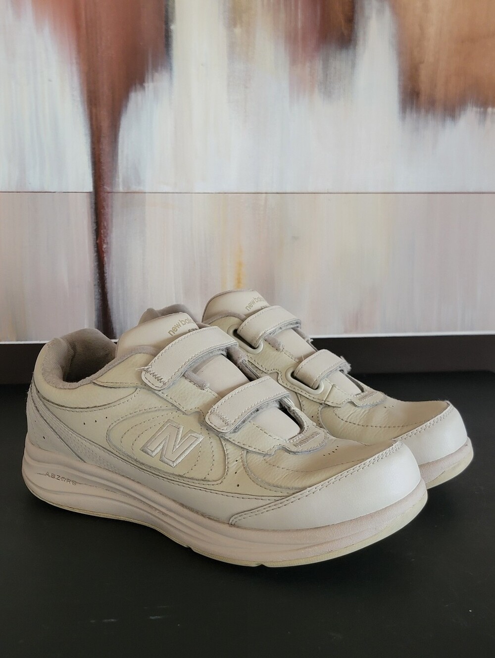 New Balance 577 White Leather Walking Shoes Sneakers Women’s Size 8.5